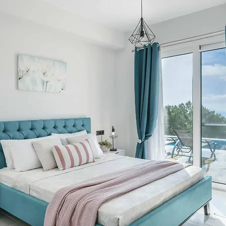 De Famelia Villa