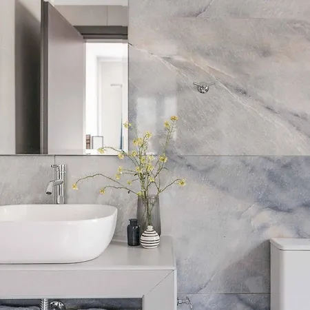 De Famelia فيلة Mousata